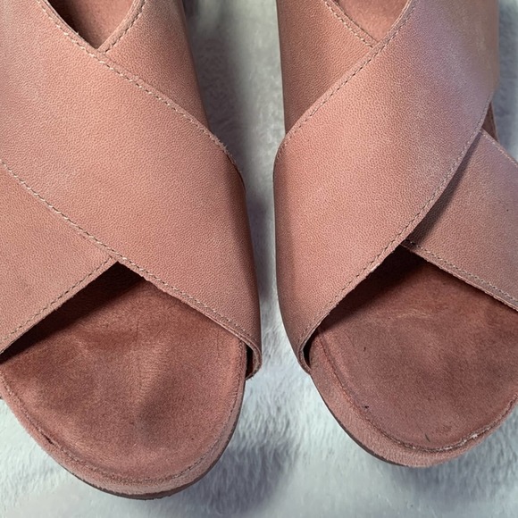 A2 by Aerosoles Women's Cherry Plush Wedge Sandal, size 7.5 - Picture 5 of 10